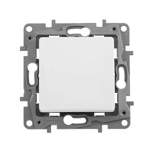 Legrand 672201 Выключатель 1 клавишный 10А Etika-Белый Legrand 672201 Выключатель 1 клавишный 10А Etika-Белый